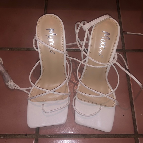 White tie up heels - Picture 3 of 3